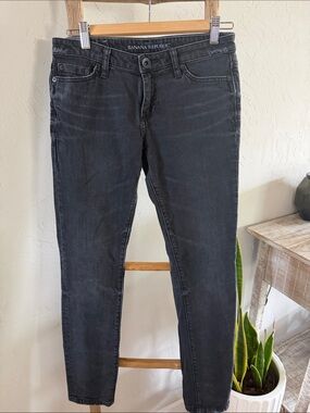 Banana Republic Women's Skinny Jeans in Black Wash